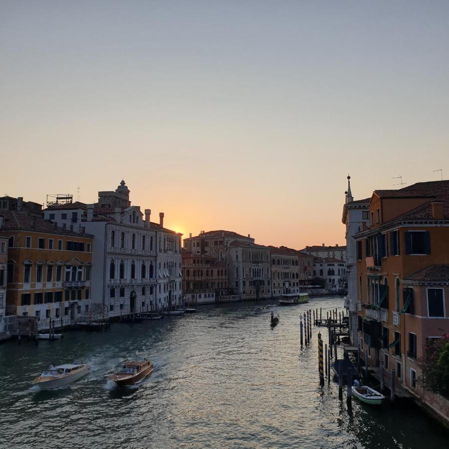 Central Lovely Typical Rooms Rialto Venezia Esterno foto